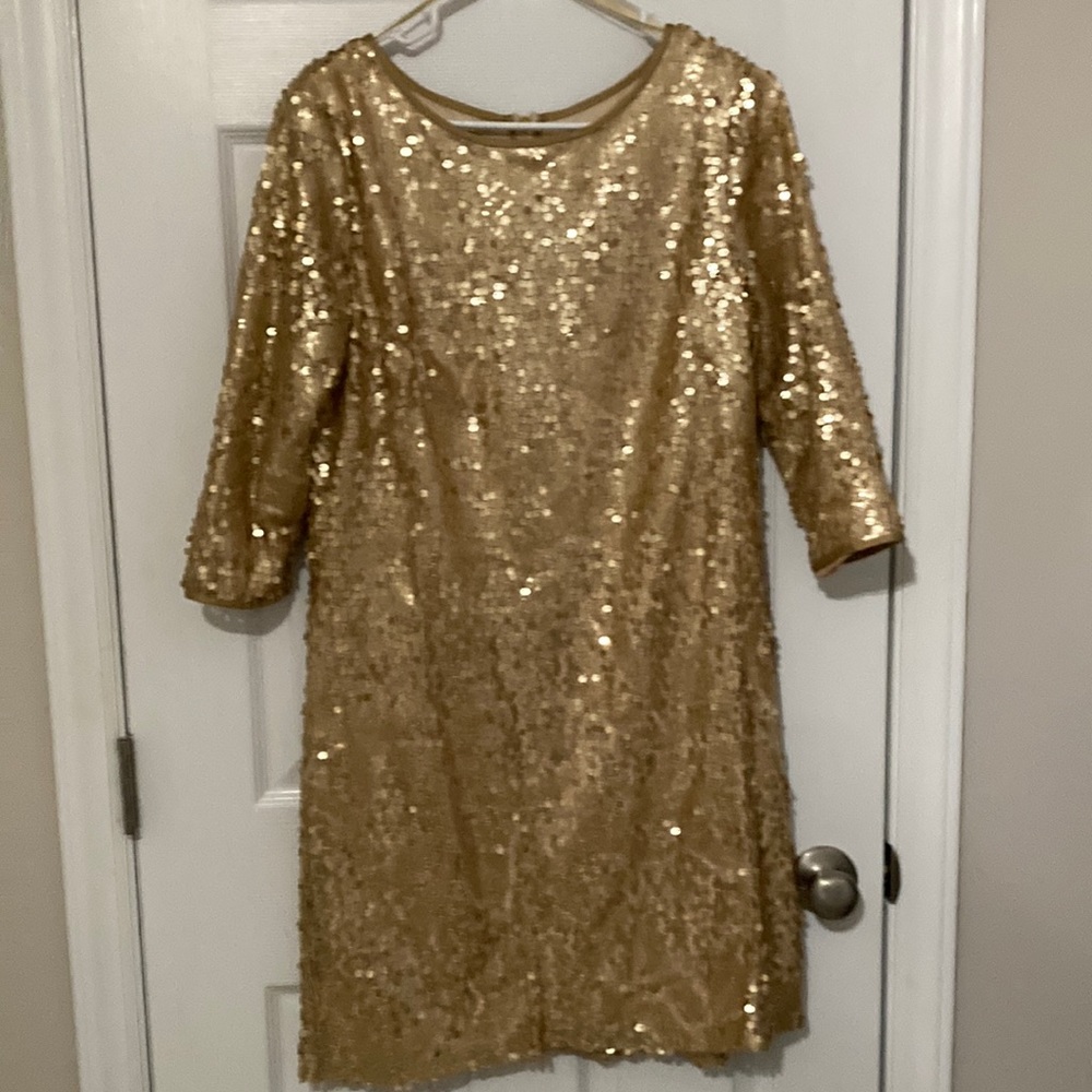 Beautiful gold sequin Donna Ricco.  Size 14, perfect for upcoming holidays!